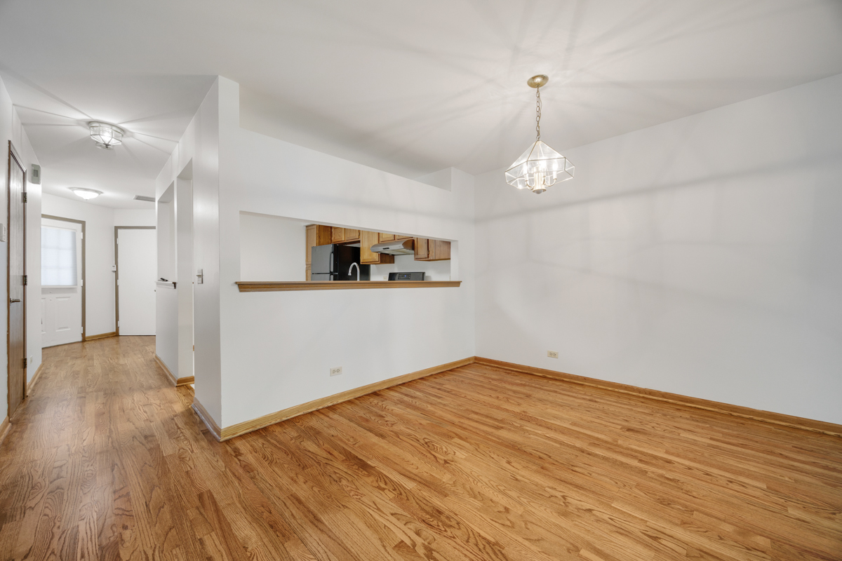 942 Little Falls Court, Elk Grove Village, IL 60007