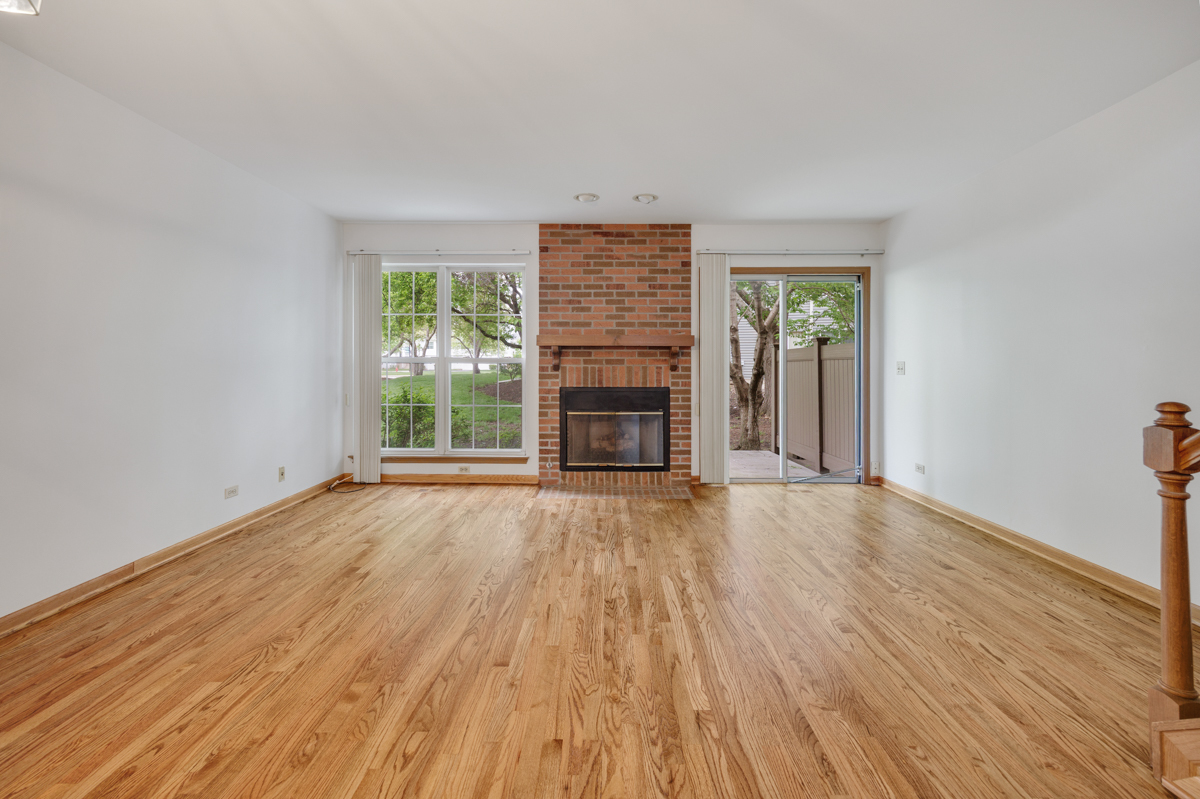 942 Little Falls Court, Elk Grove Village, IL 60007