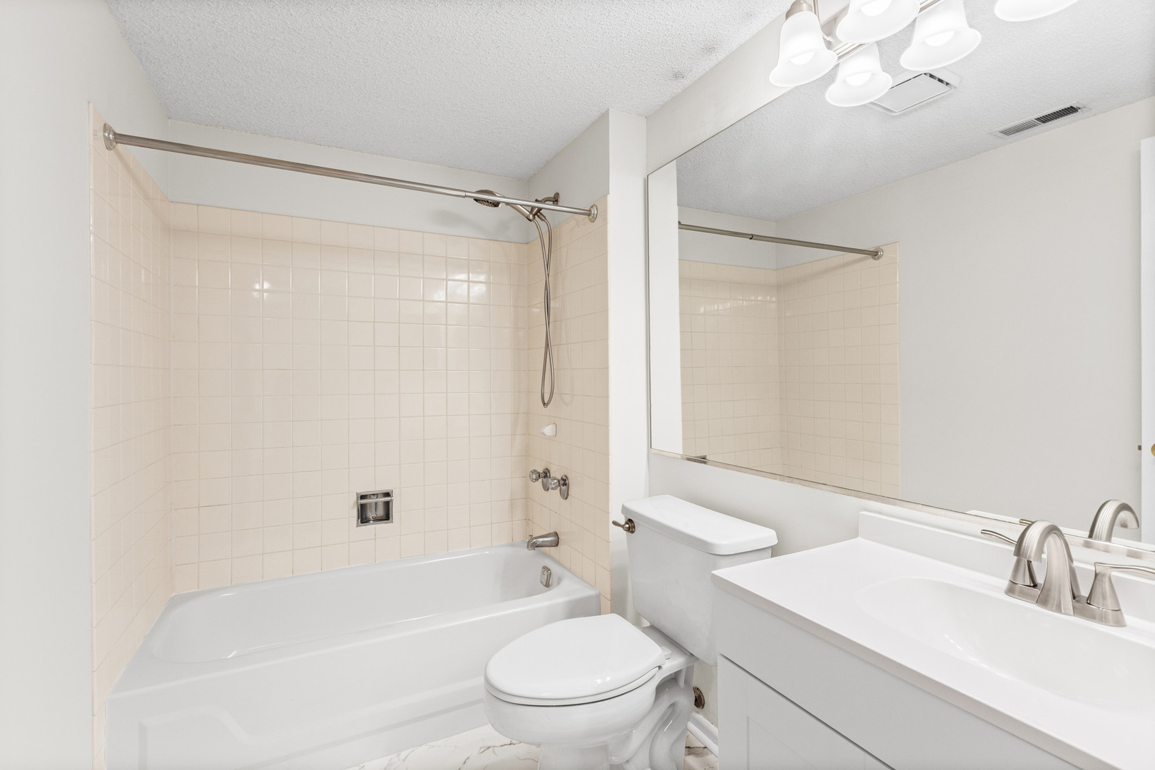 511 Aurora Avenue #516, Naperville, IL 60540