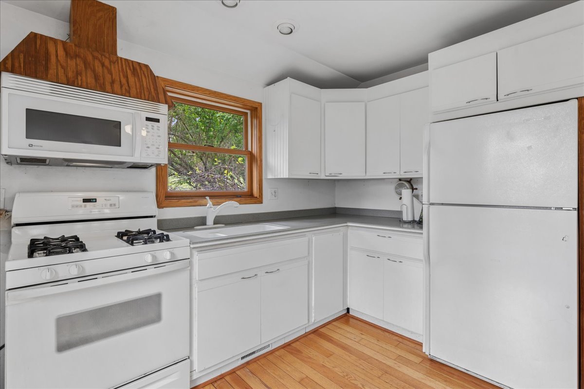 709 Regner Road, McHenry, IL 60051