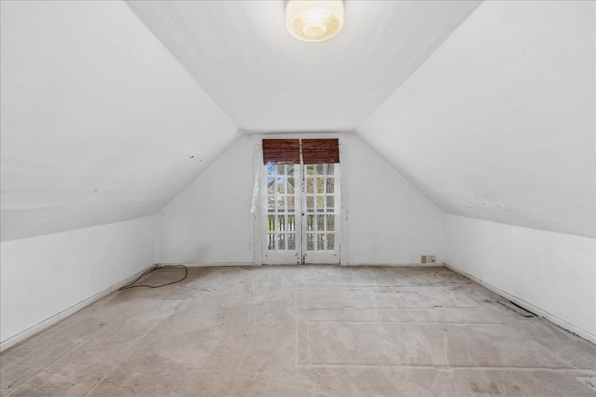 709 Regner Road, McHenry, IL 60051