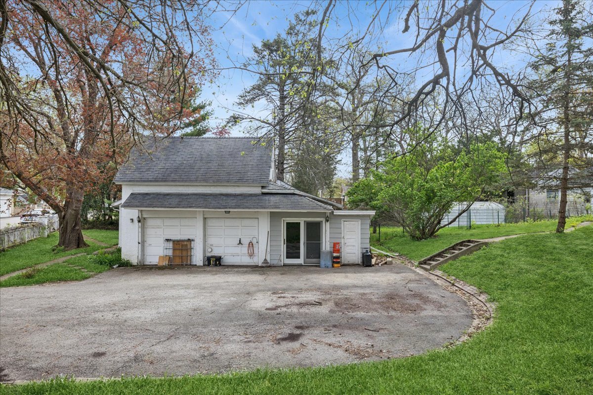 709 Regner Road, McHenry, IL 60051