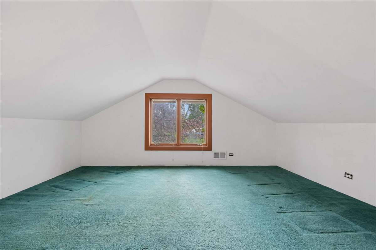 709 Regner Road, McHenry, IL 60051