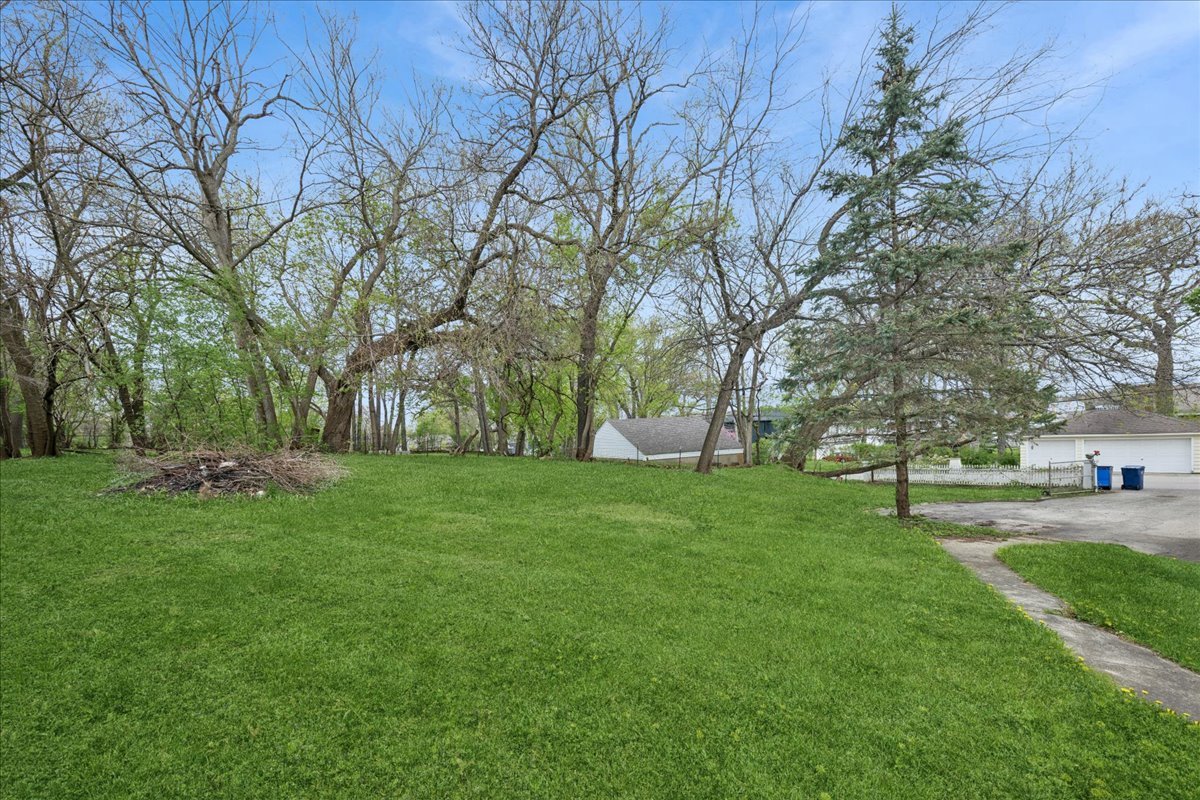 709 Regner Road, McHenry, IL 60051