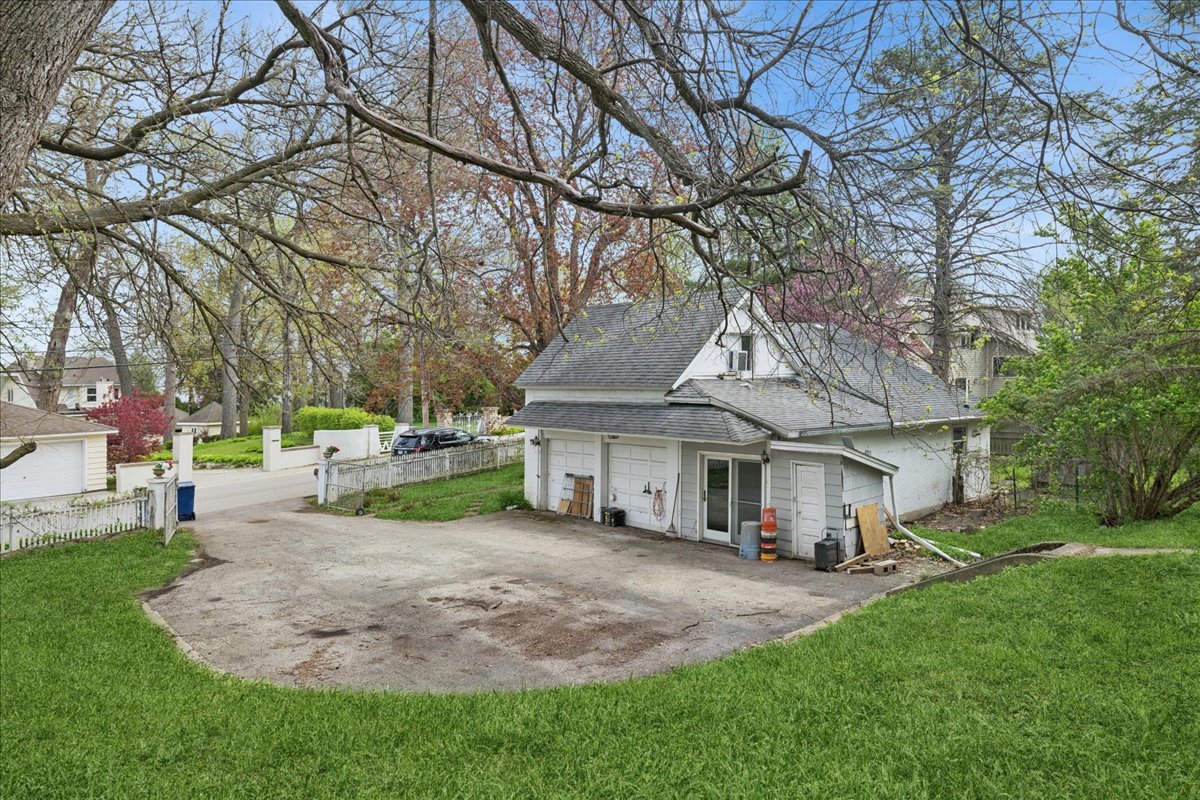 709 Regner Road, McHenry, IL 60051