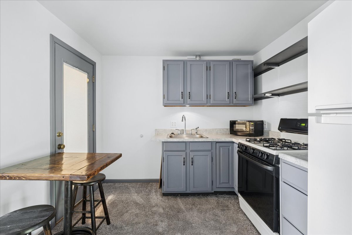 709 Regner Road, McHenry, IL 60051