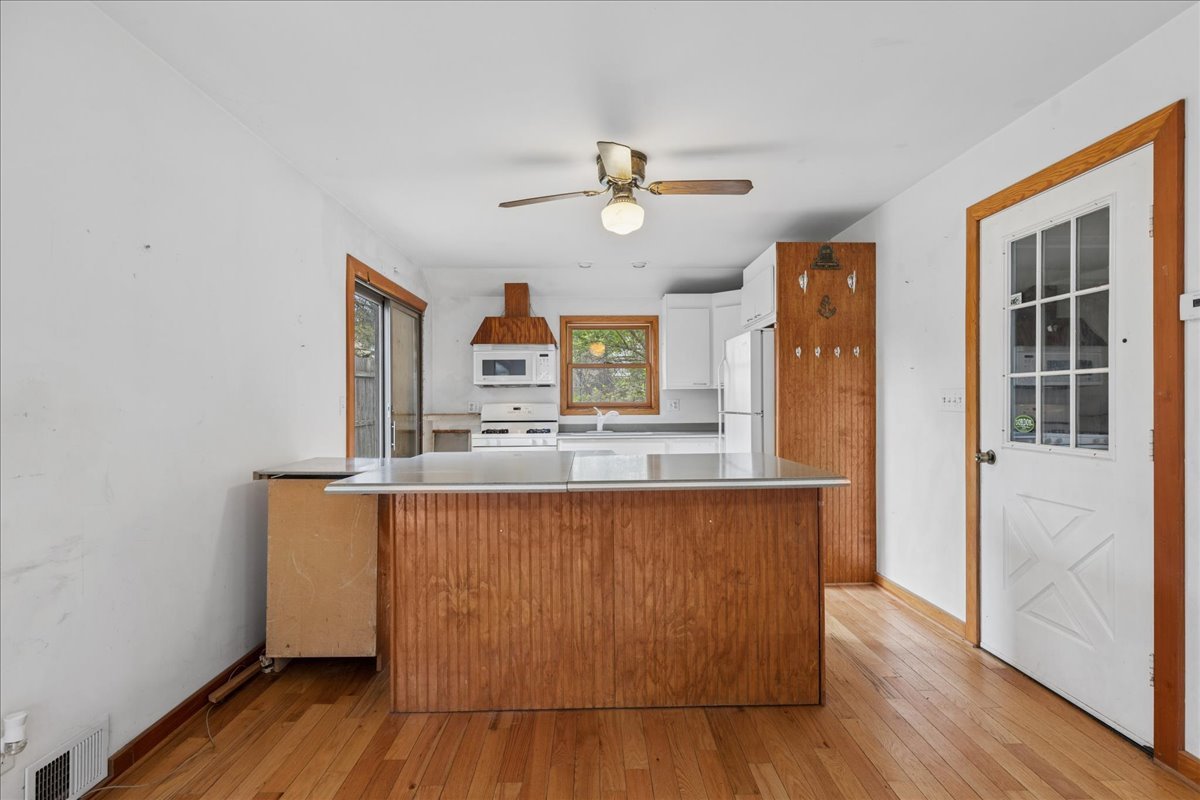 709 Regner Road, McHenry, IL 60051