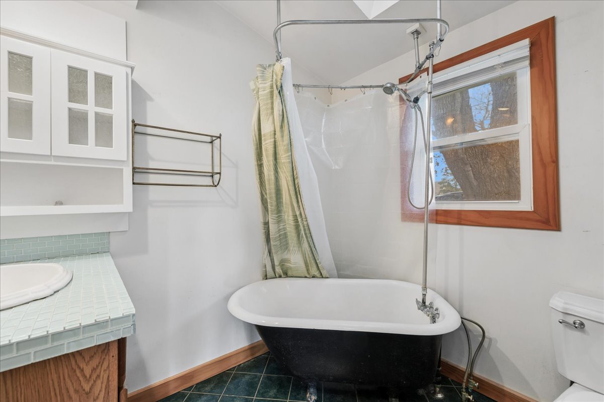 709 Regner Road, McHenry, IL 60051