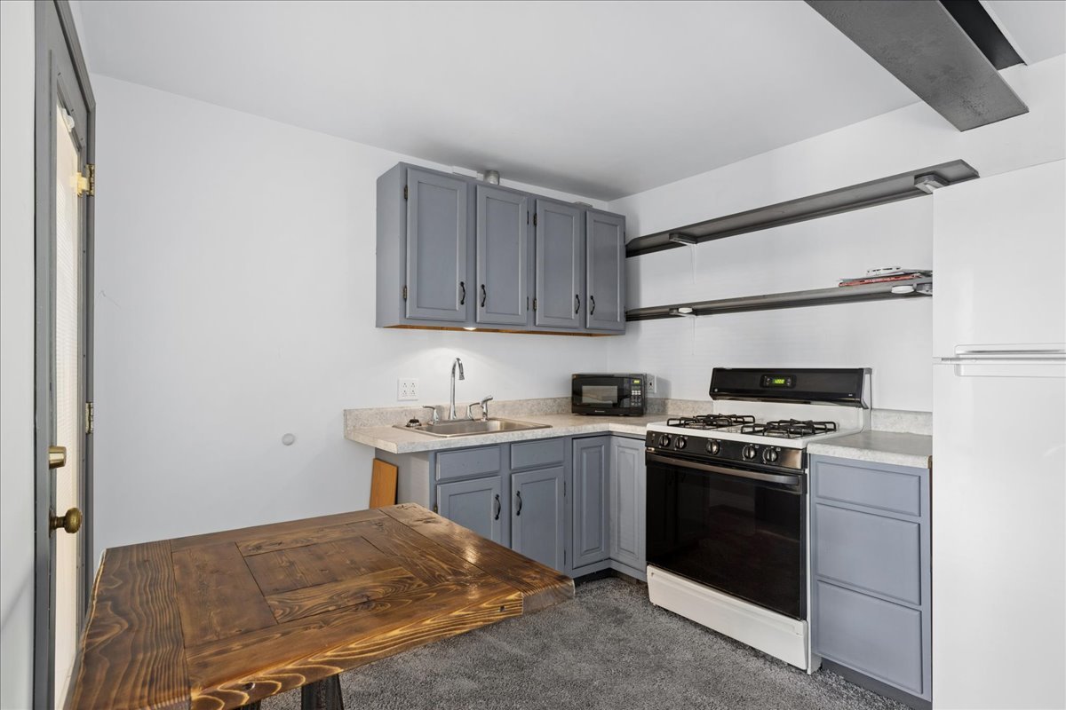 709 Regner Road, McHenry, IL 60051