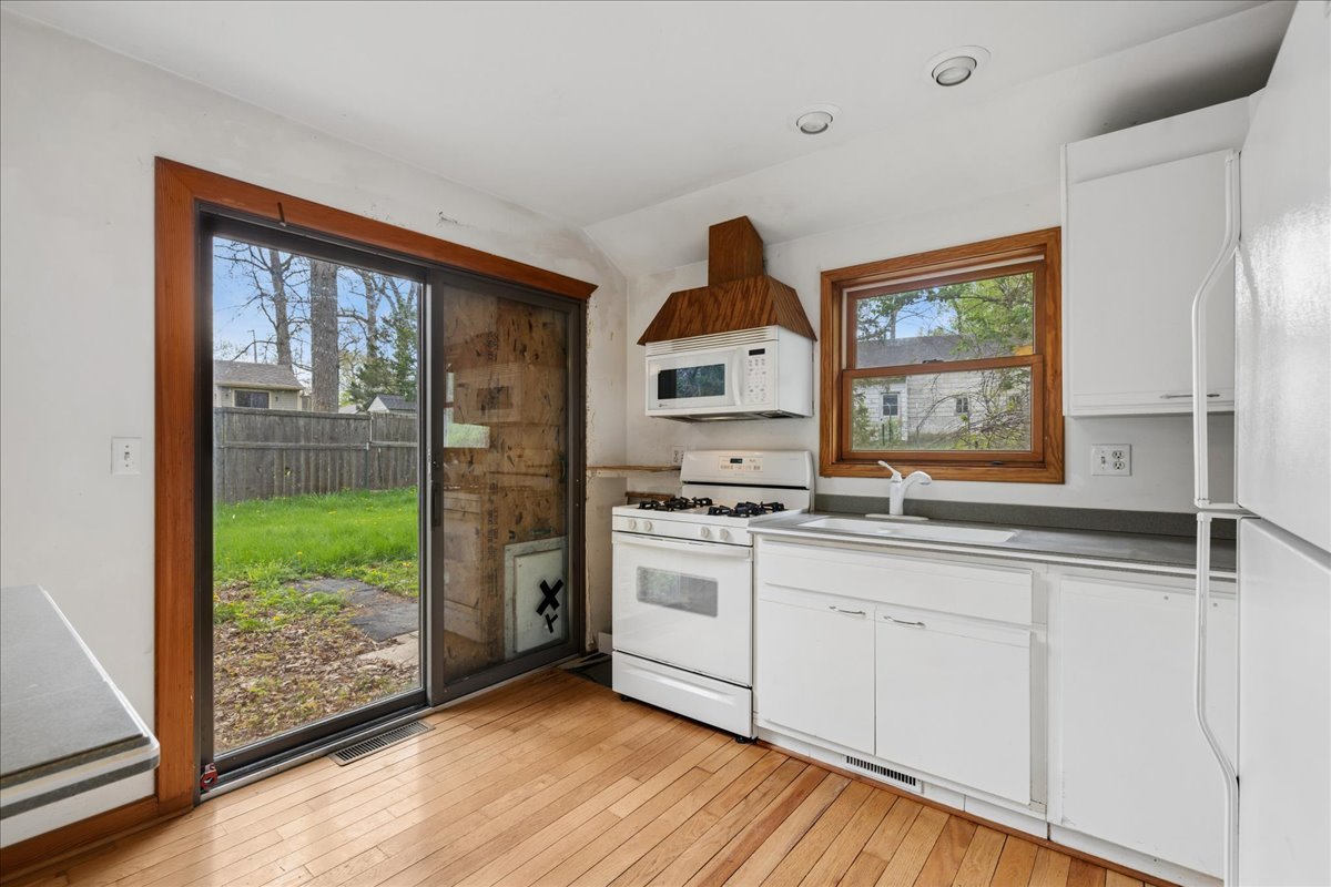 709 Regner Road, McHenry, IL 60051