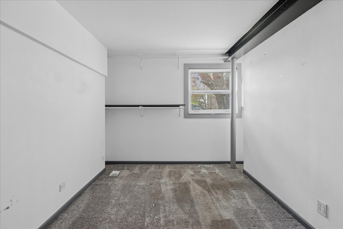 709 Regner Road, McHenry, IL 60051