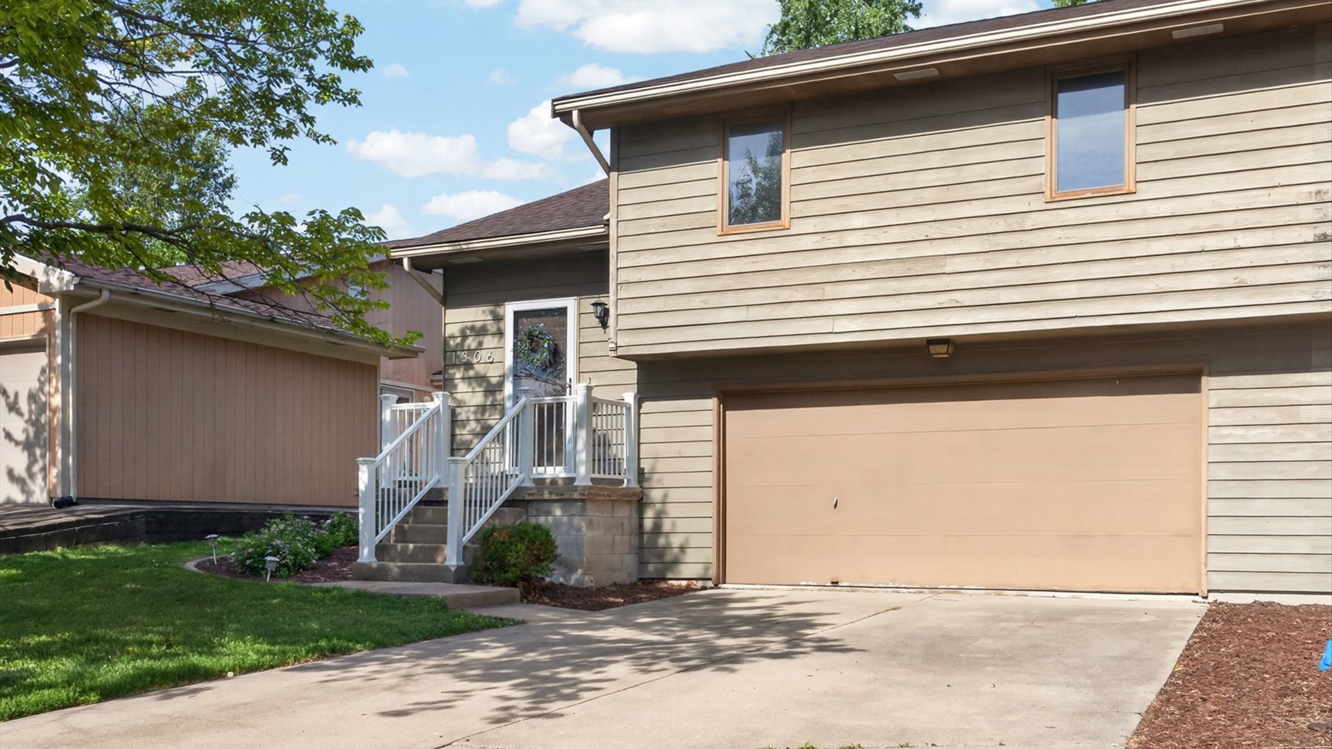 1306 Cadwell Drive, Bloomington, IL 61704