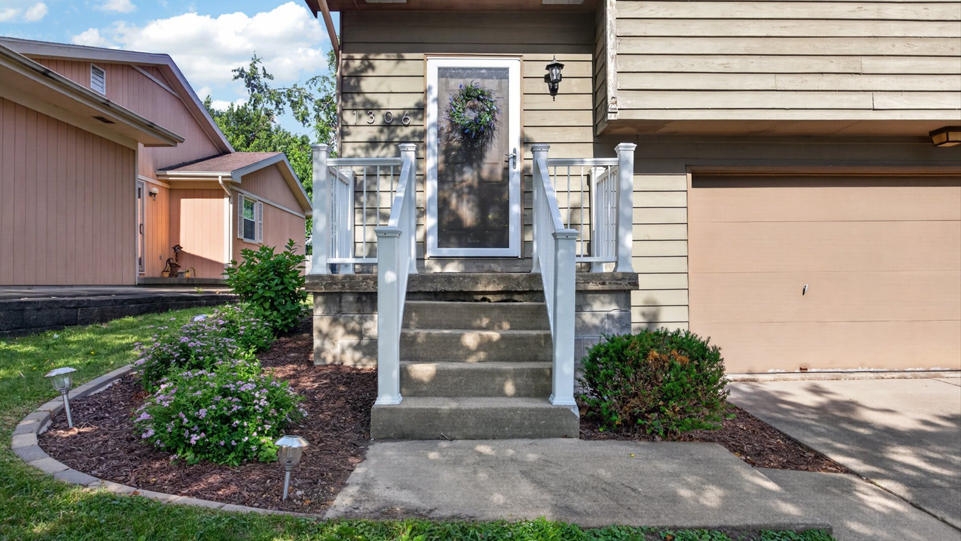 1306 Cadwell Drive, Bloomington, IL 61704