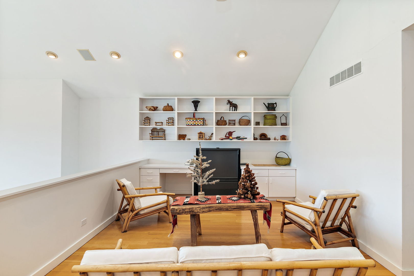 14019 Davis Road, Woodstock, IL 60098