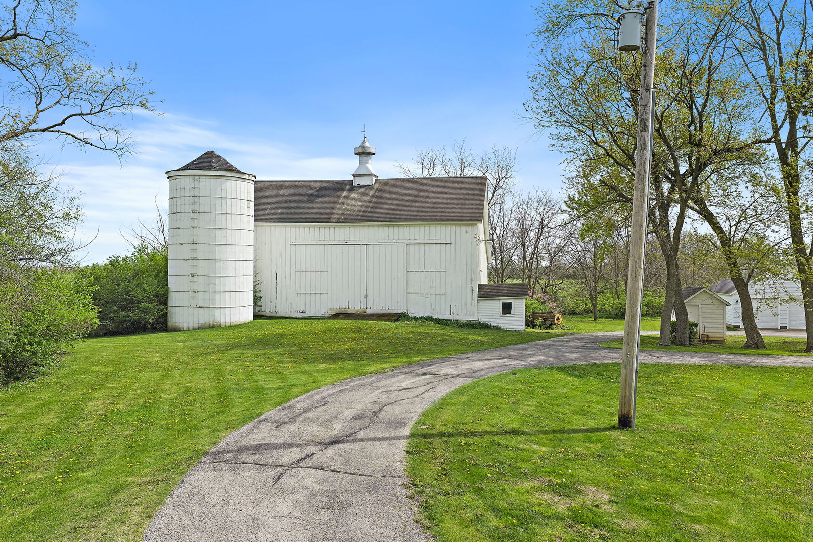 14019 Davis Road, Woodstock, IL 60098