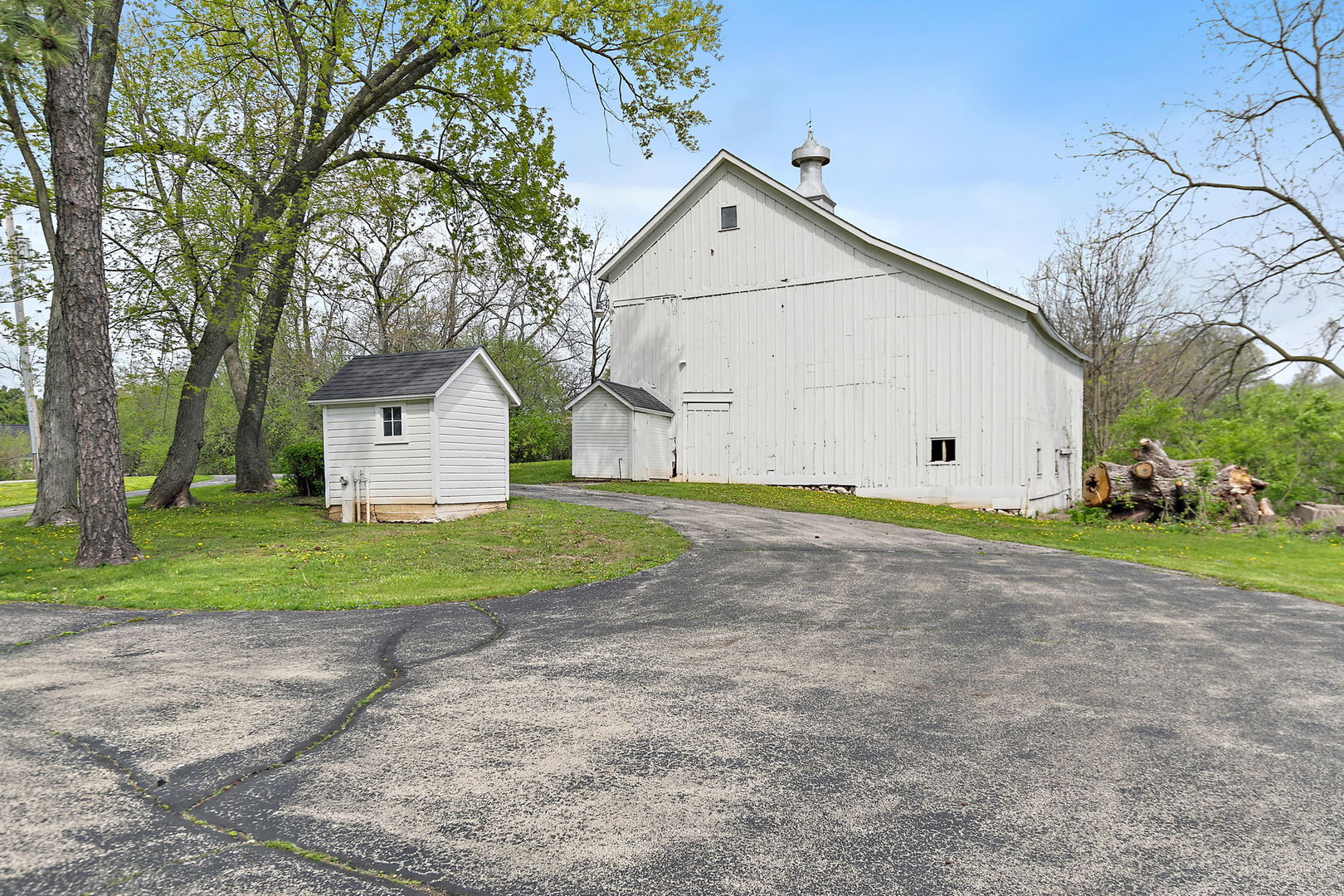 14019 Davis Road, Woodstock, IL 60098
