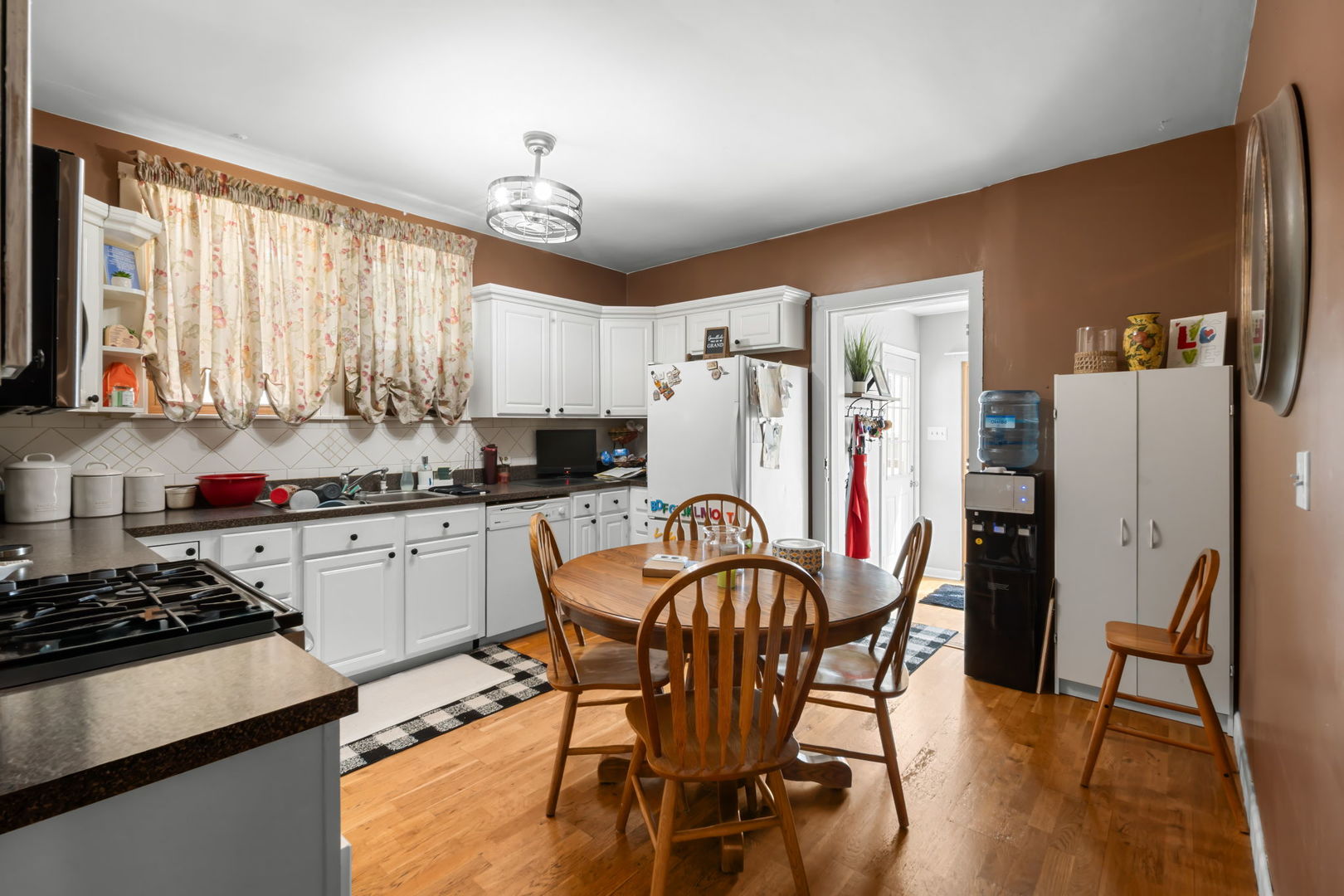 2945 N 77th Avenue, Elmwood Park, IL 60707