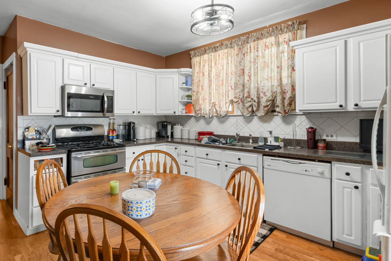 2945 N 77th Avenue, Elmwood Park, IL 60707