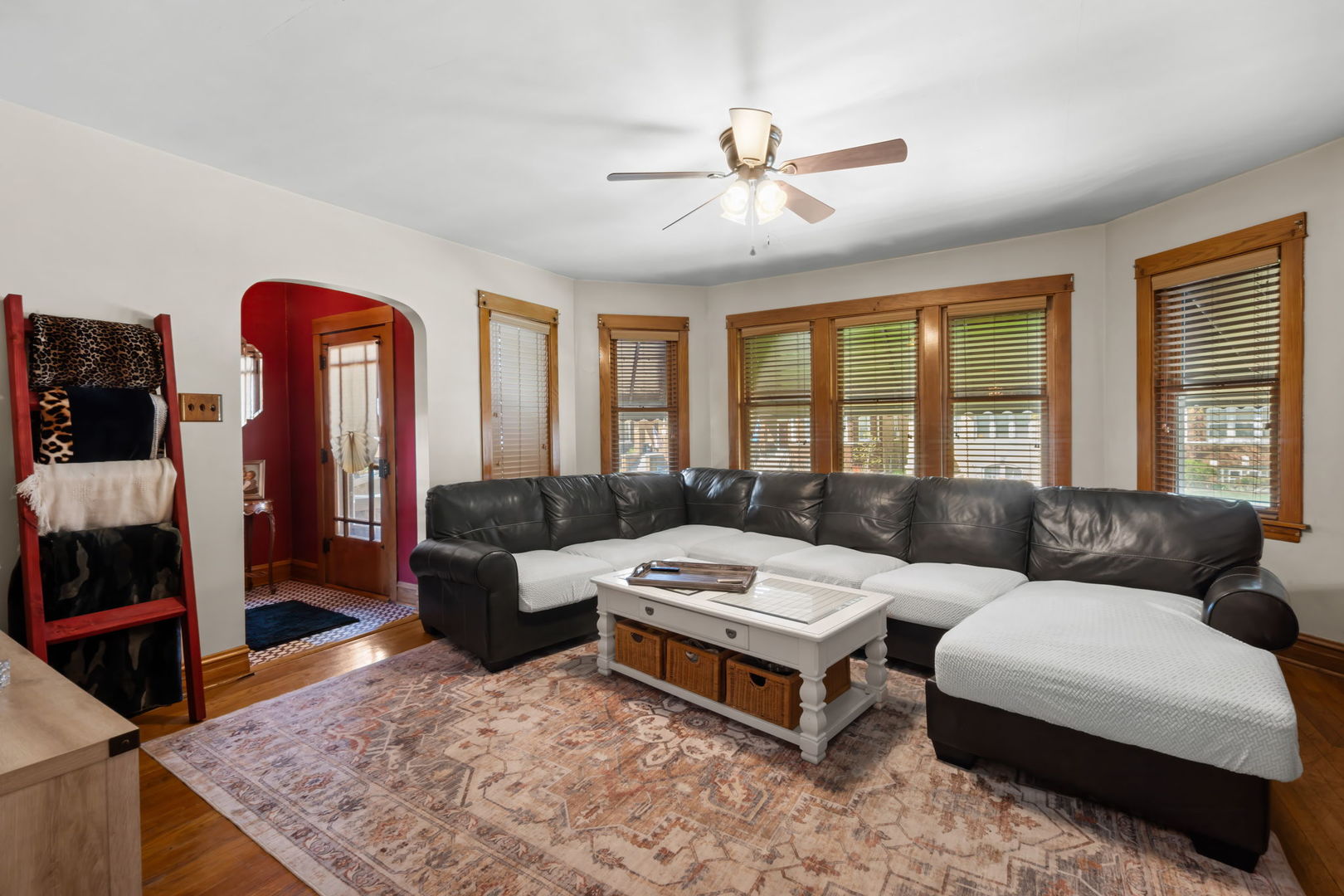 2945 N 77th Avenue, Elmwood Park, IL 60707