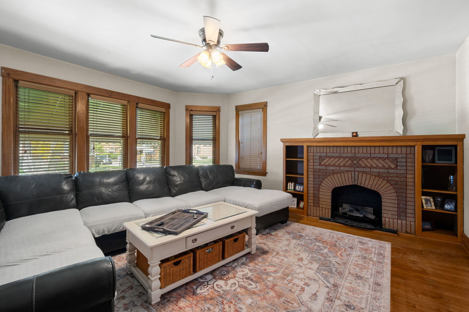 2945 N 77th Avenue, Elmwood Park, IL 60707