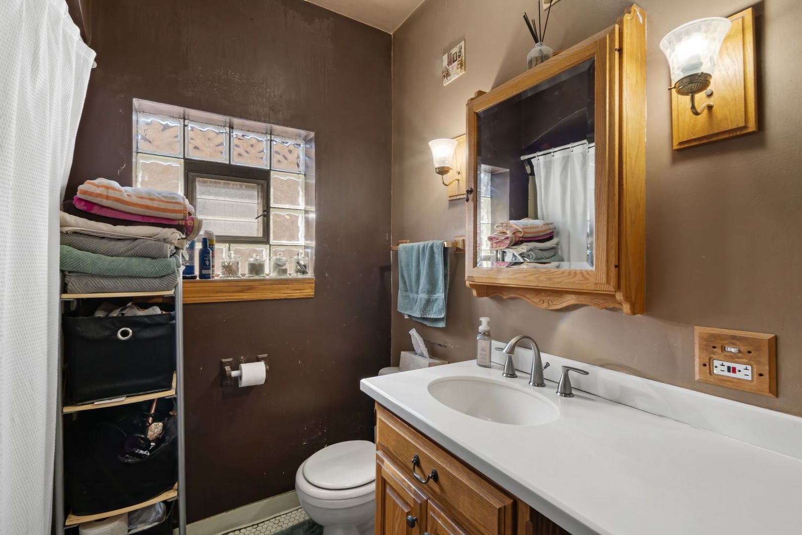 2945 N 77th Avenue, Elmwood Park, IL 60707