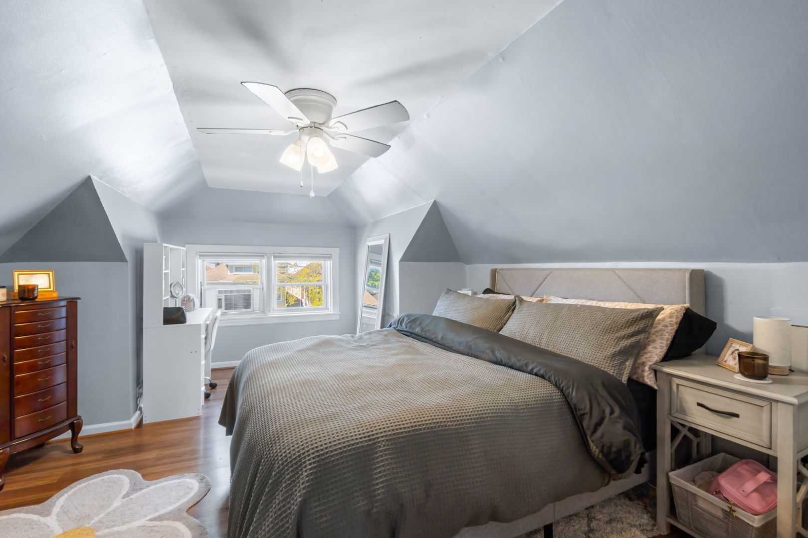 2945 N 77th Avenue, Elmwood Park, IL 60707