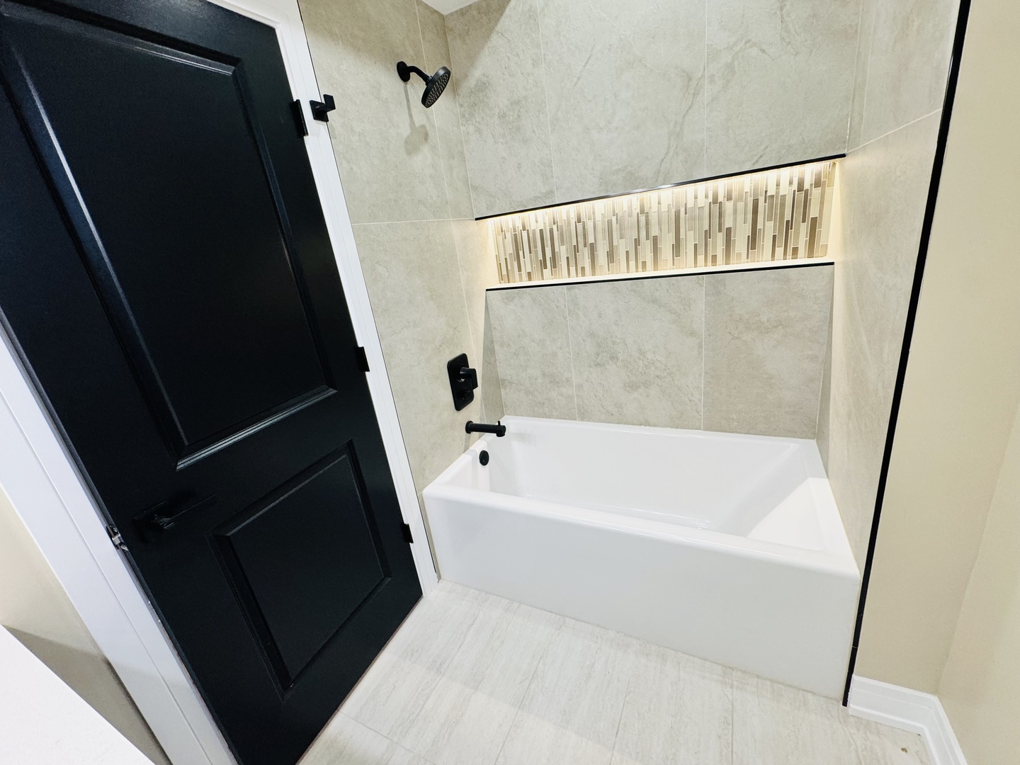 155 N La Crosse Avenue, Chicago, IL 60644