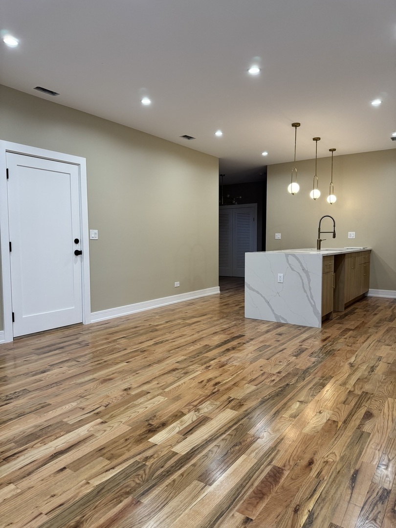 155 N La Crosse Avenue, Chicago, IL 60644