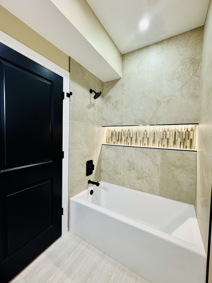 155 N La Crosse Avenue, Chicago, IL 60644