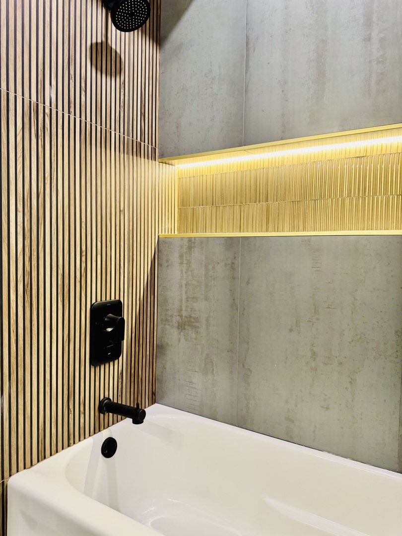 155 N La Crosse Avenue, Chicago, IL 60644