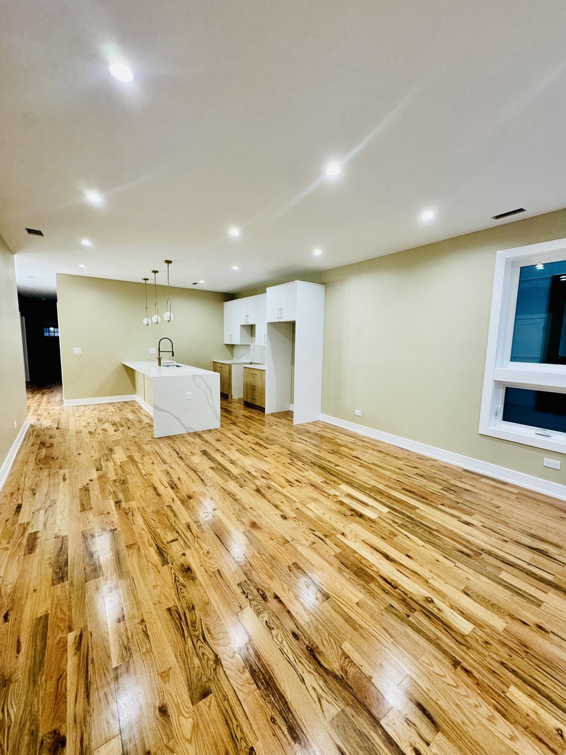 155 N La Crosse Avenue, Chicago, IL 60644