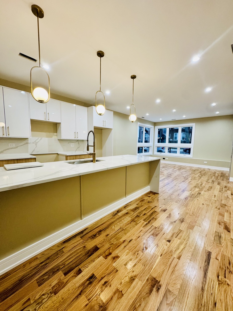 155 N La Crosse Avenue, Chicago, IL 60644