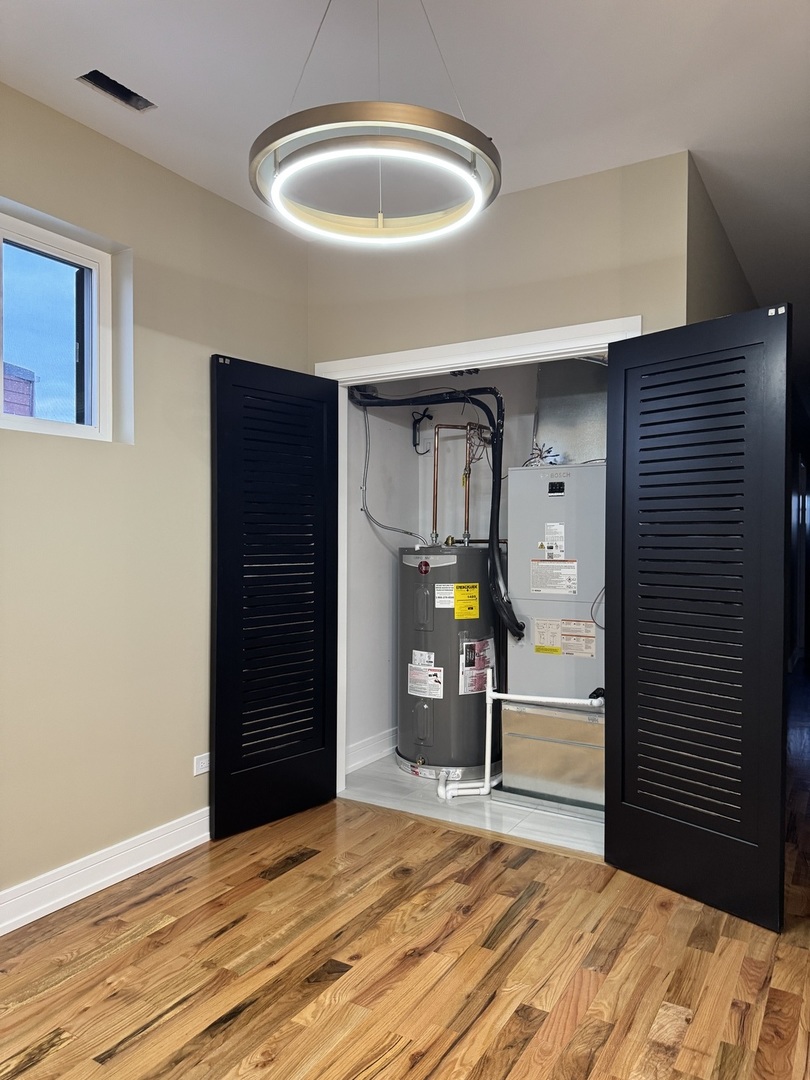 155 N La Crosse Avenue, Chicago, IL 60644