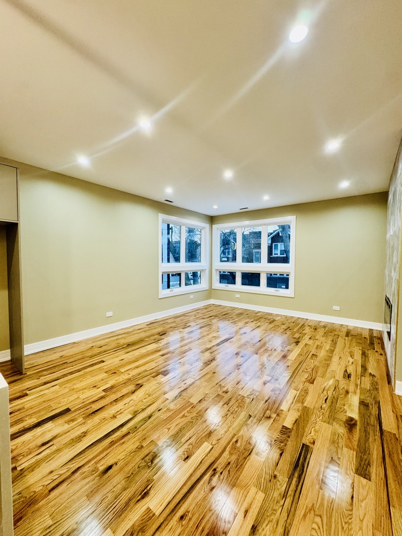 155 N La Crosse Avenue, Chicago, IL 60644