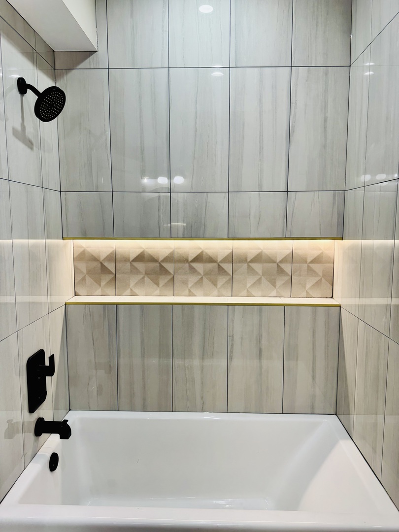 155 N La Crosse Avenue, Chicago, IL 60644