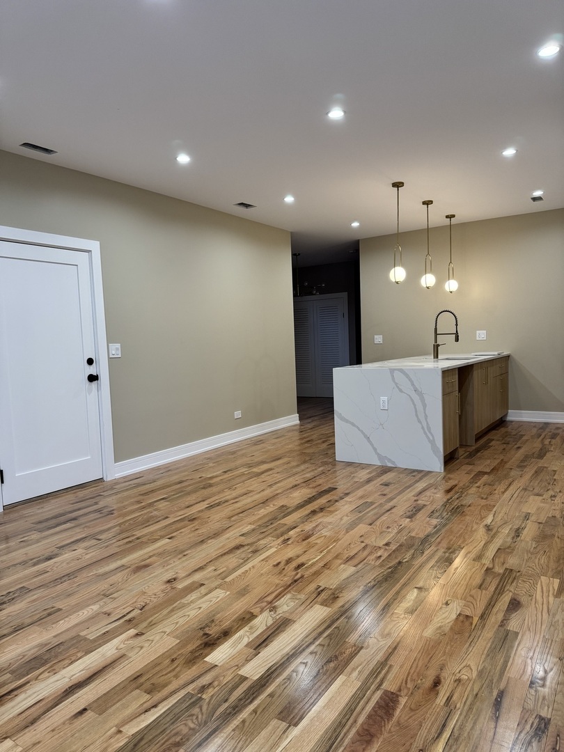 155 N La Crosse Avenue, Chicago, IL 60644