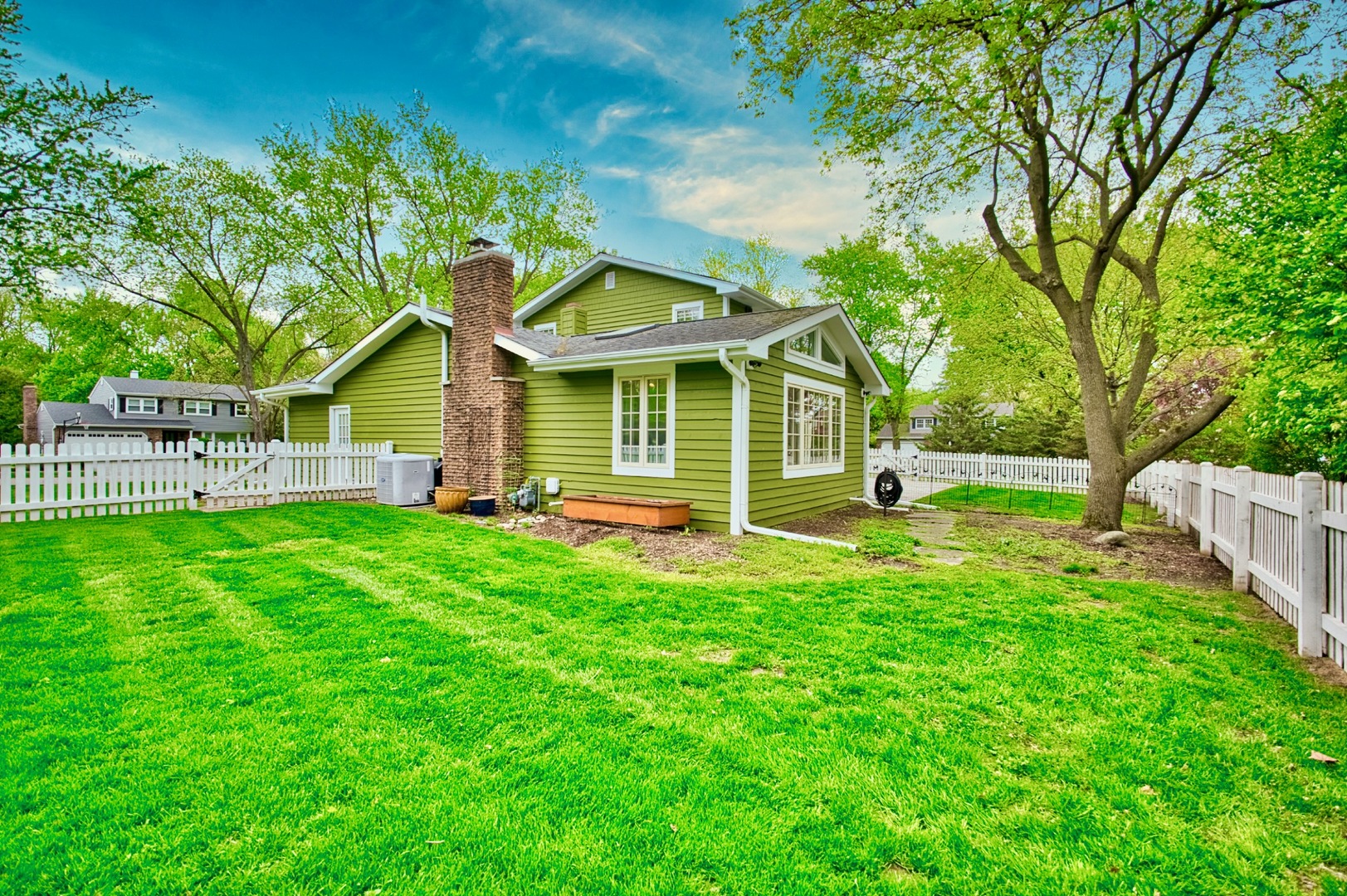 2S510 Seneca Drive, Wheaton, IL 60189