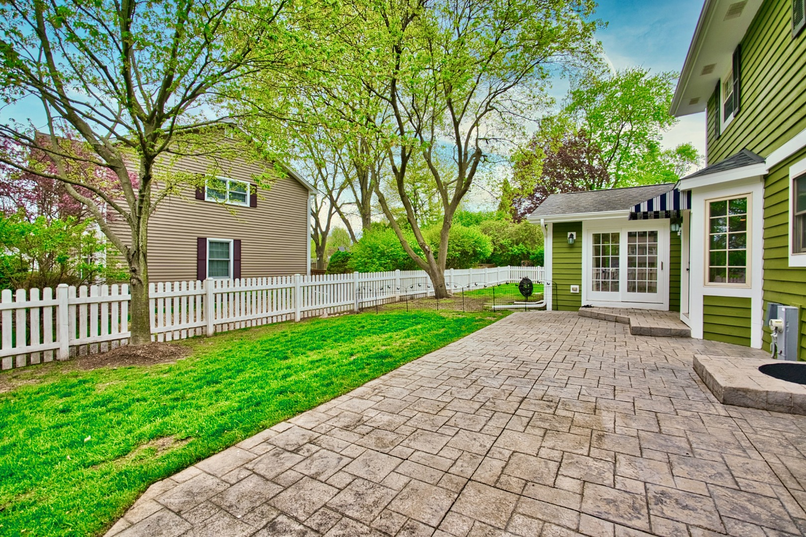 2S510 Seneca Drive, Wheaton, IL 60189