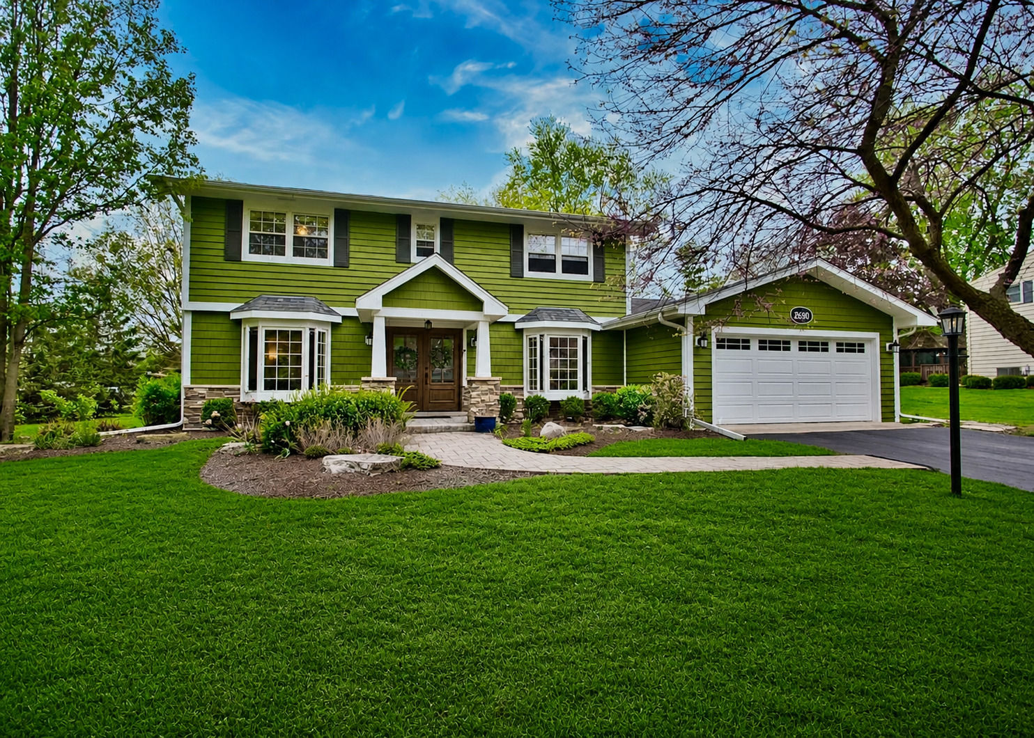 2S510 Seneca Drive, Wheaton, IL 60189