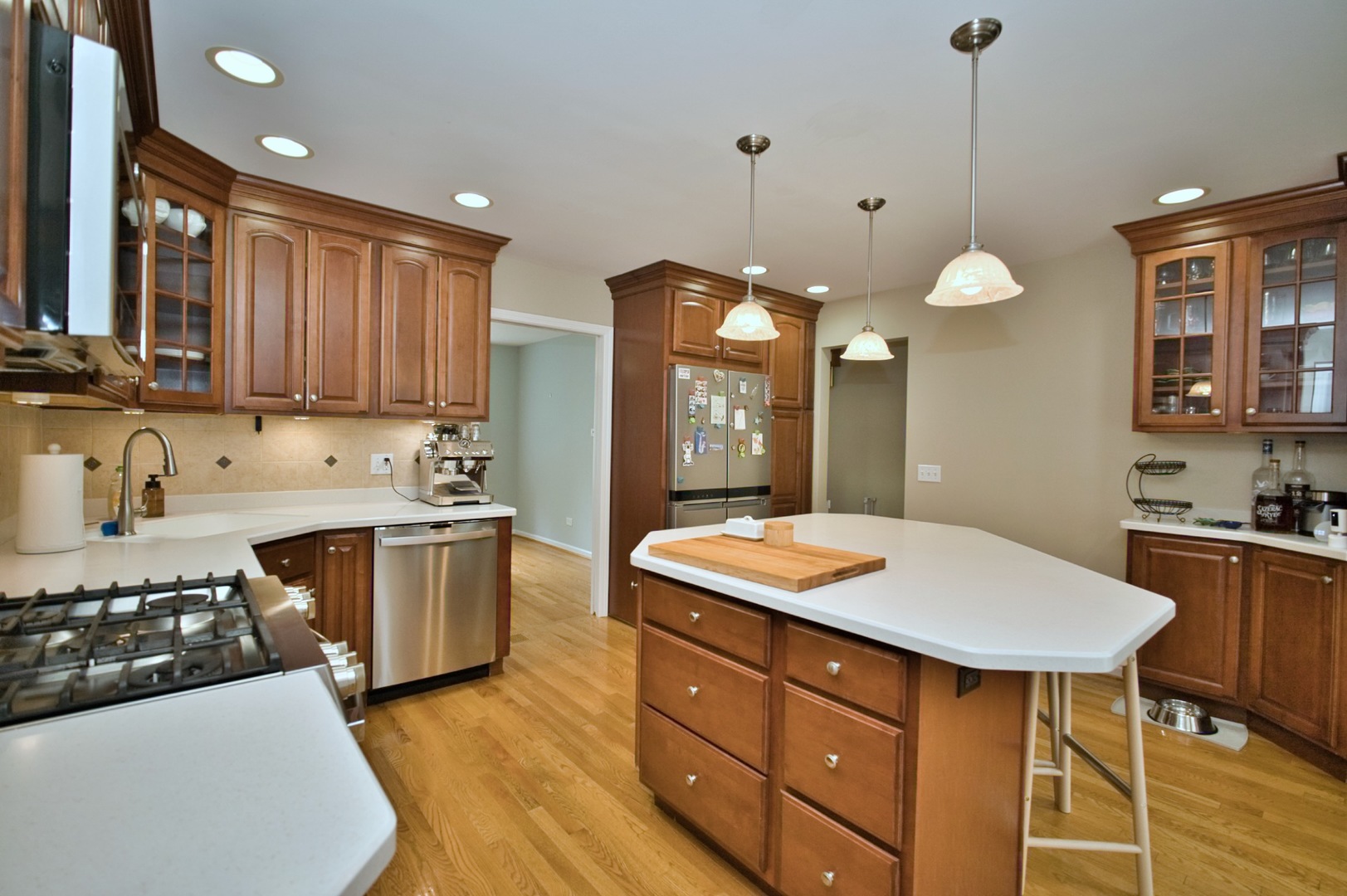 2S510 Seneca Drive, Wheaton, IL 60189