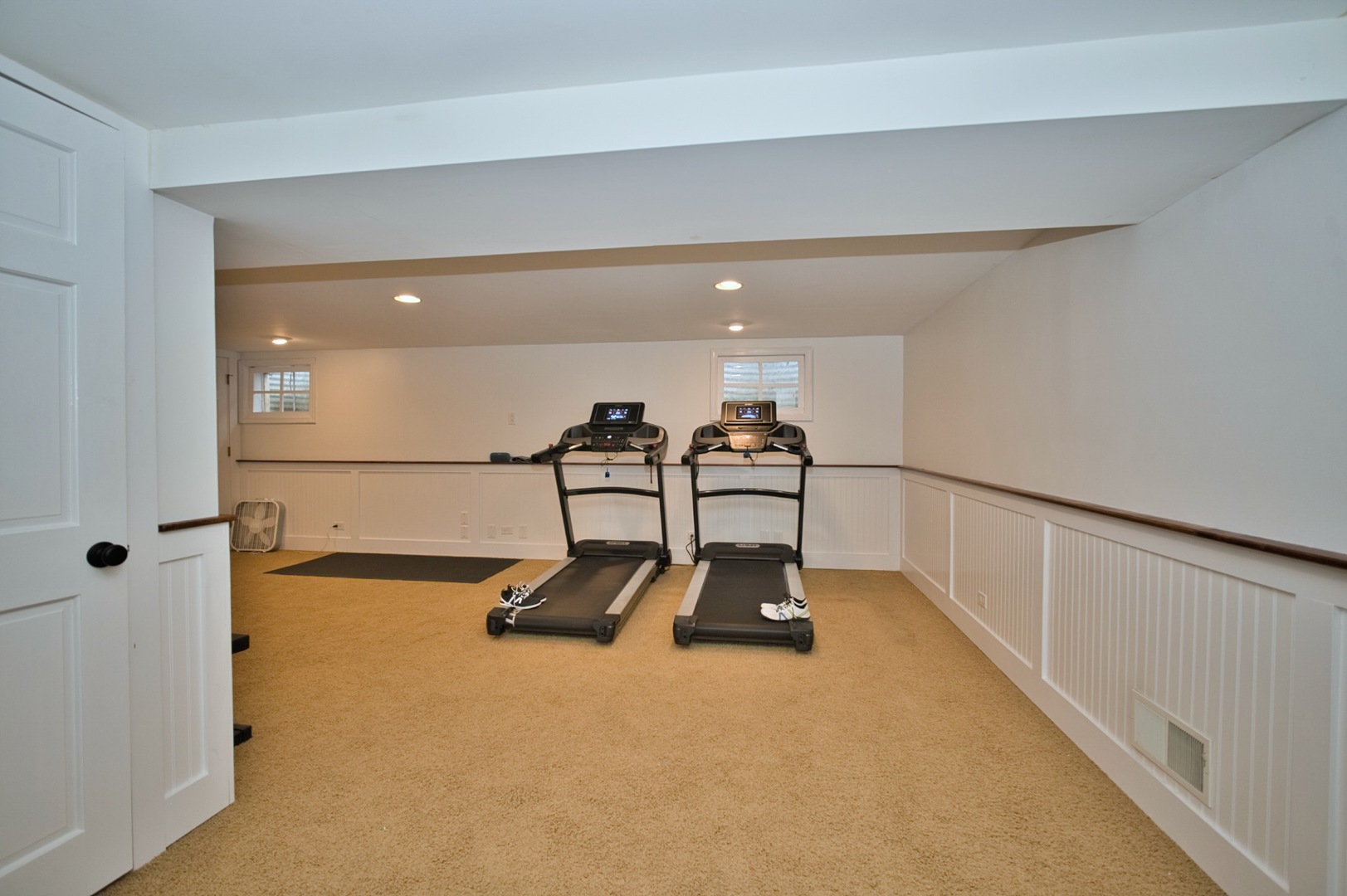 2S510 Seneca Drive, Wheaton, IL 60189