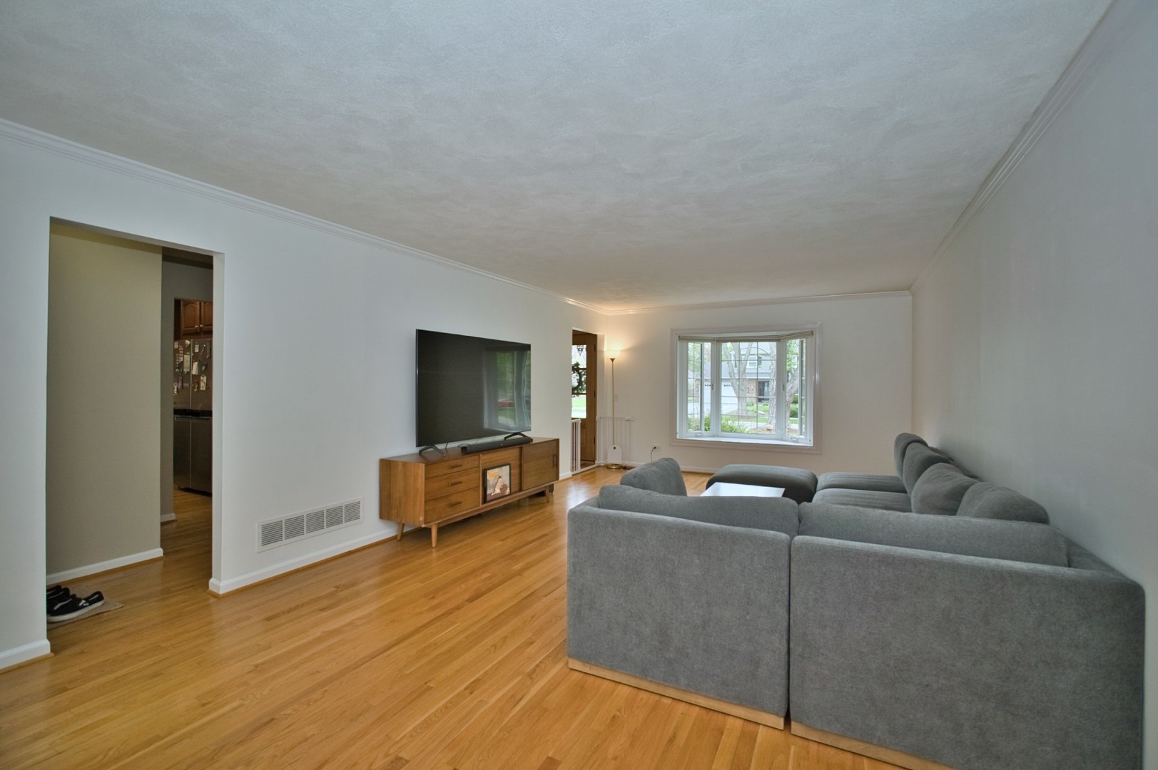 2S510 Seneca Drive, Wheaton, IL 60189
