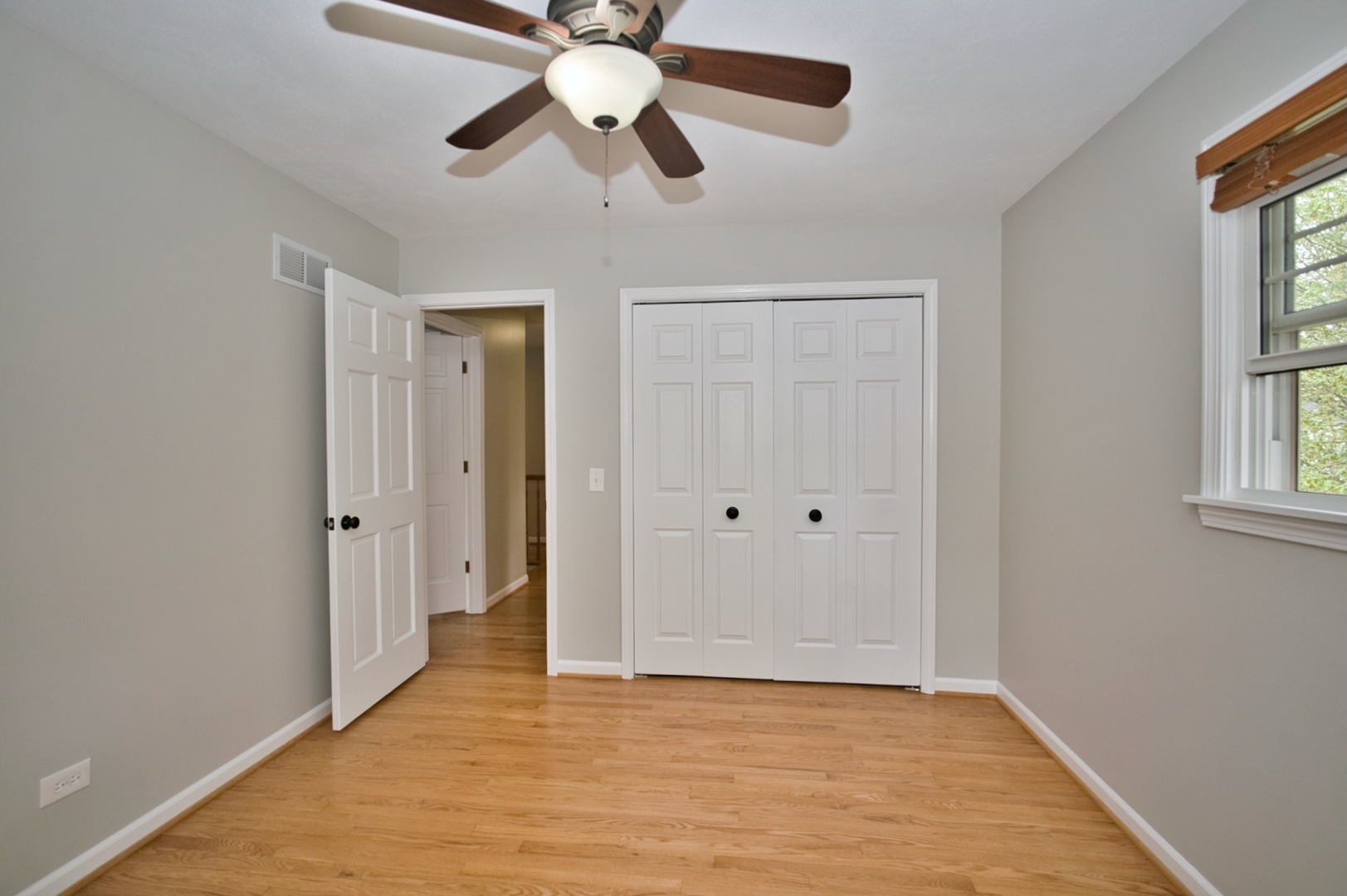 2S510 Seneca Drive, Wheaton, IL 60189