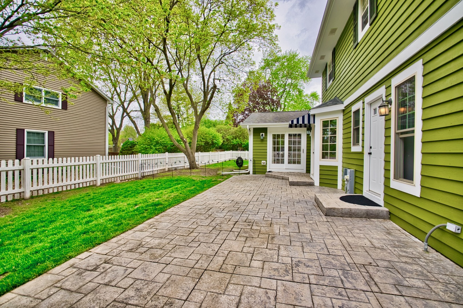 2S510 Seneca Drive, Wheaton, IL 60189