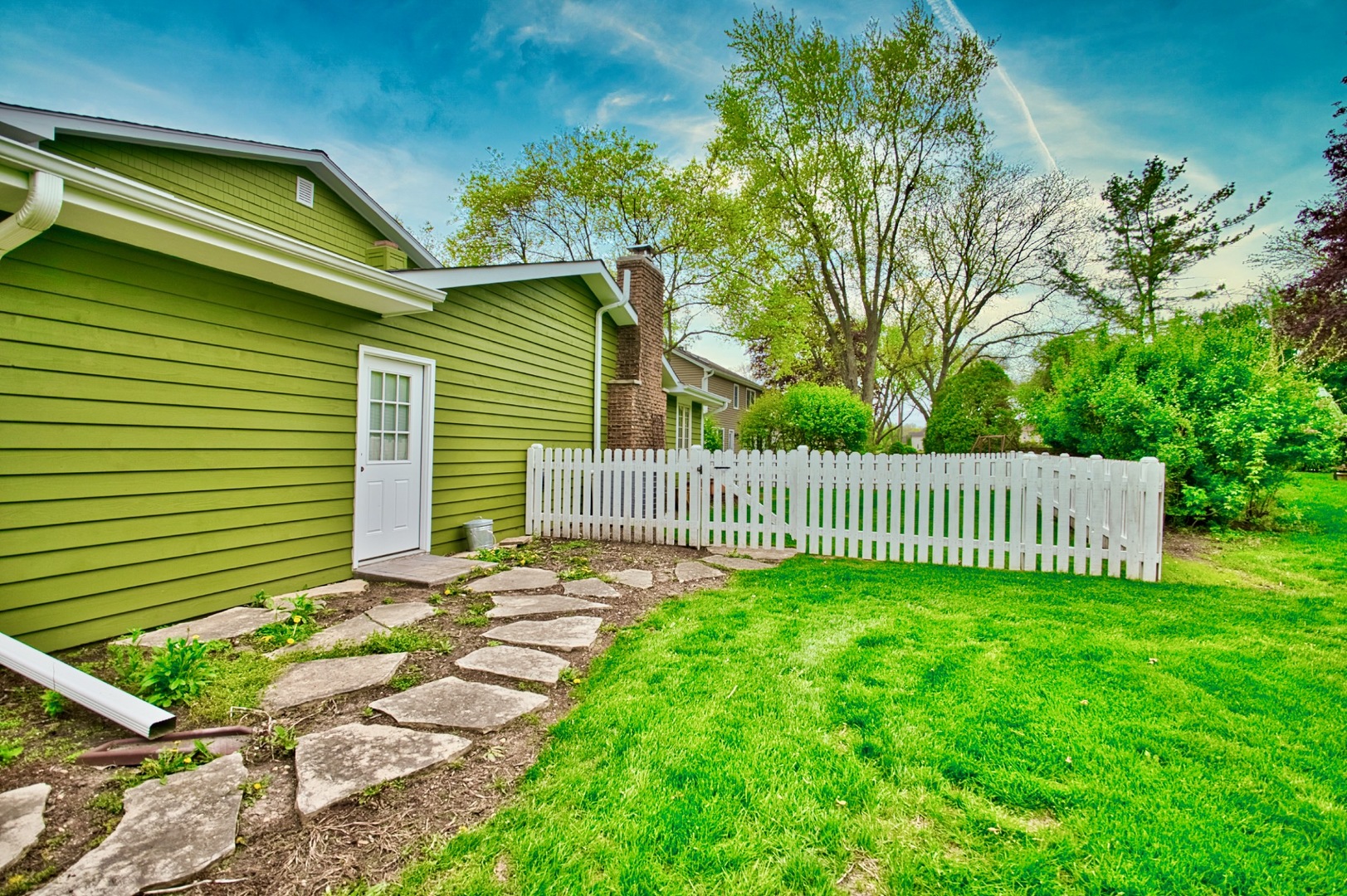 2S510 Seneca Drive, Wheaton, IL 60189