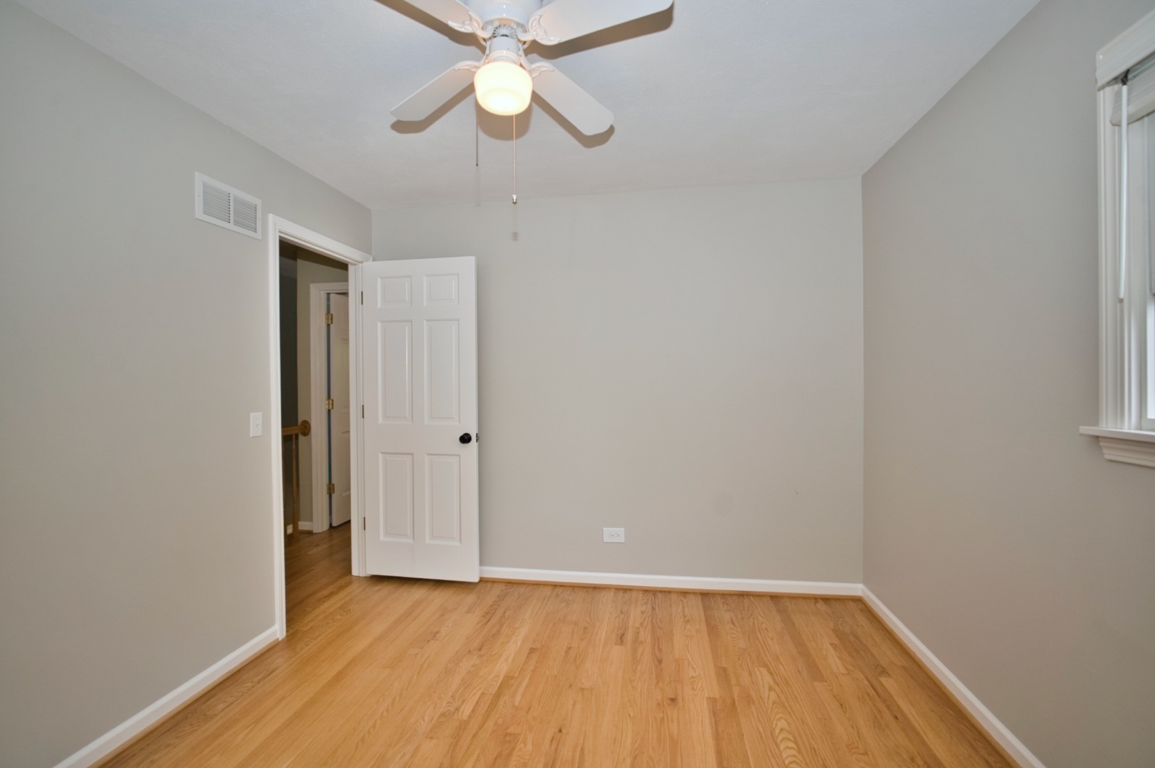 2S510 Seneca Drive, Wheaton, IL 60189