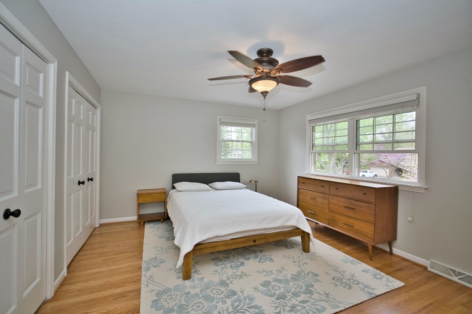 2S510 Seneca Drive, Wheaton, IL 60189