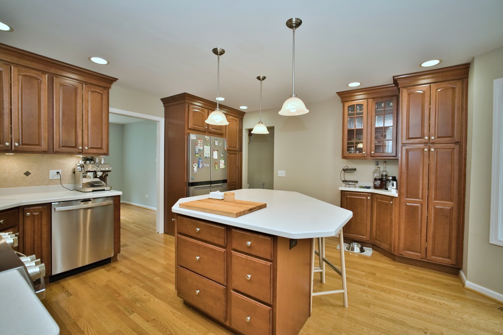 2S510 Seneca Drive, Wheaton, IL 60189