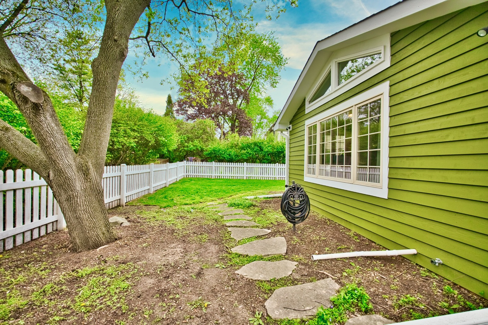 2S510 Seneca Drive, Wheaton, IL 60189