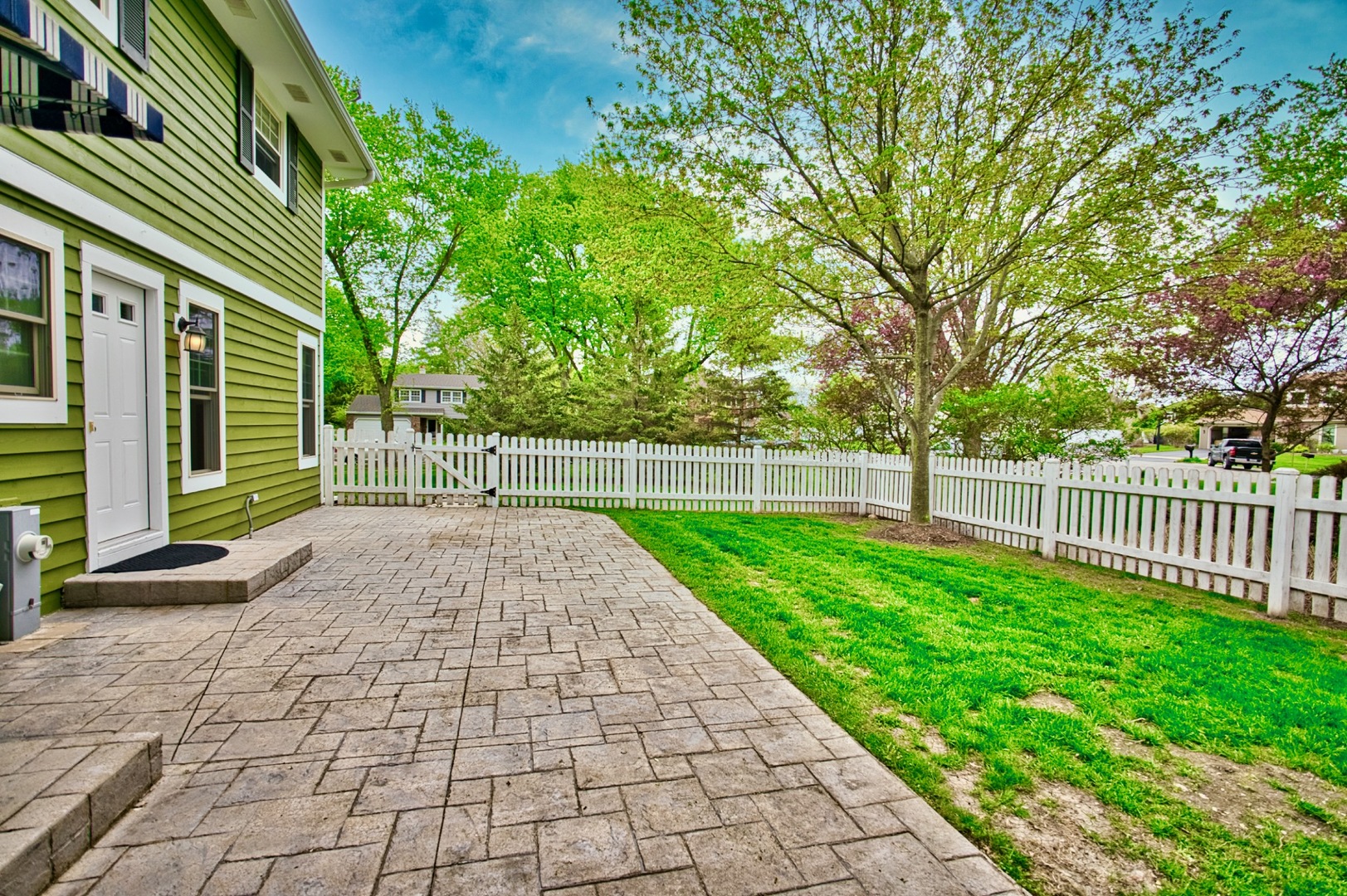 2S510 Seneca Drive, Wheaton, IL 60189